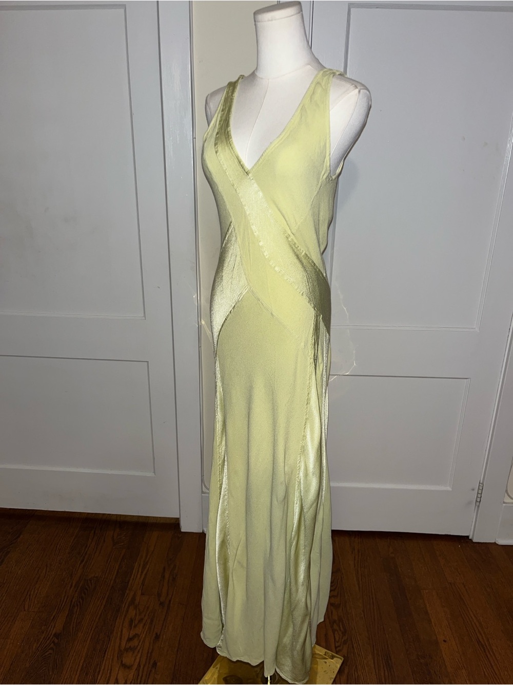 Sleeveless Pale Yellow V‑Neck Maxi Dress